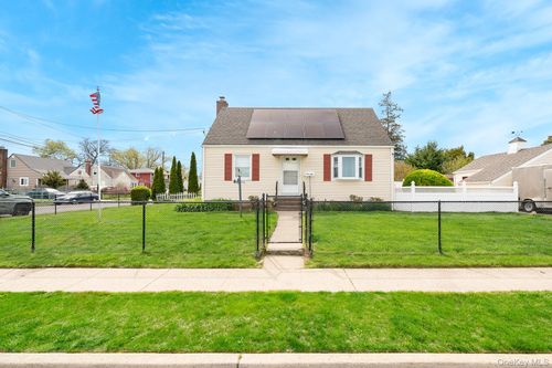 1 Robert Avenue, Oyster Bay, NY, 11758 | Card Image