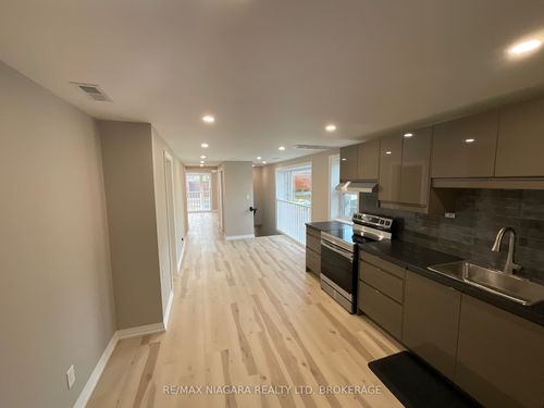 3976 Portage Rd, Niagara Falls, ON, L2J2K9 | Card Image