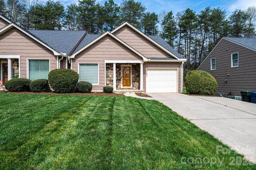 142 39th Avenue Ct Nw, Hickory, NC, 28601-9064 | Card Image