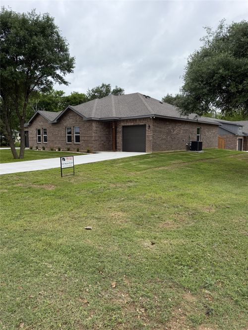 106 Woodard Ave, Cleburne, TX, 76033-5744 | Card Image