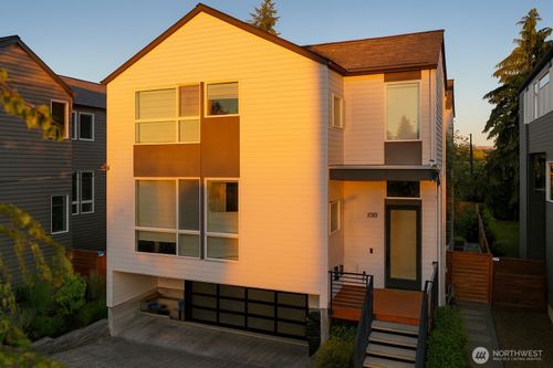 9208 11th Ave Nw, Seattle, WA, 98117-2227 | Card Image