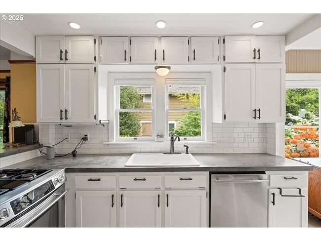 1718 23 Rd Ave, House other with 5 bedrooms, 3 bathrooms and 1 parking in Forest Grove OR | Image 10