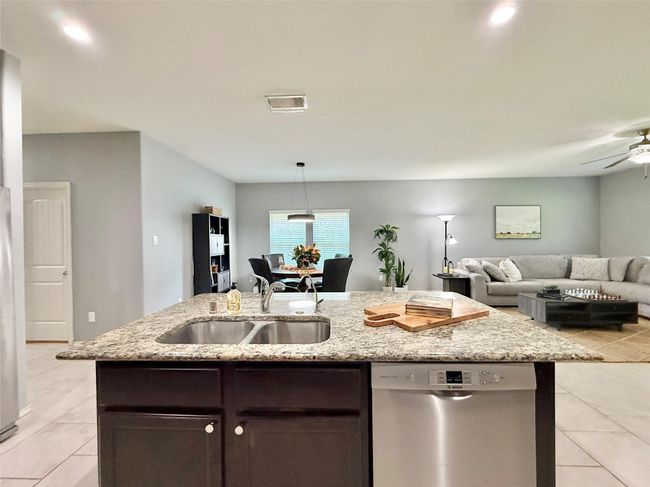 174 Meadow Grove Dr, House other with 5 bedrooms, 4 bathrooms and 2 parking in Conroe TX | Image 16
