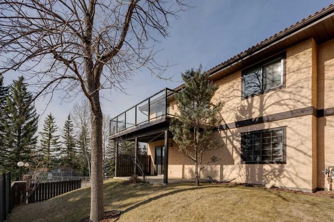 38 - 118 Strathcona Road Sw, Townhouse with 2 bedrooms, 2 bathrooms and 4 parking in Calgary AB | Image 4