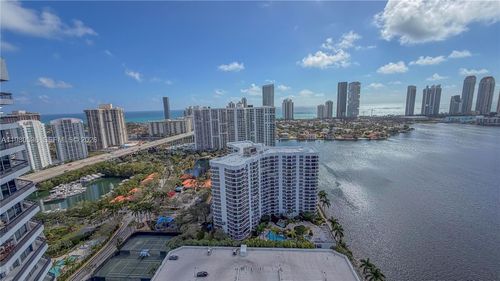 lph13-3530 Mystic Pointe Dr, Aventura, FL, 33180-4541 | Card Image