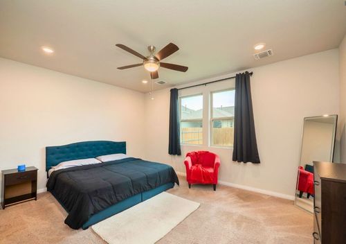 111 Lyrebird Ln, Hutto, TX, 78634-5838 | Card Image