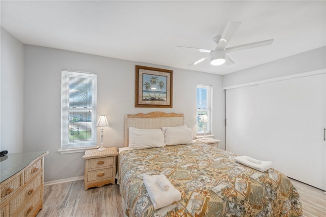 King Bed | Image 12