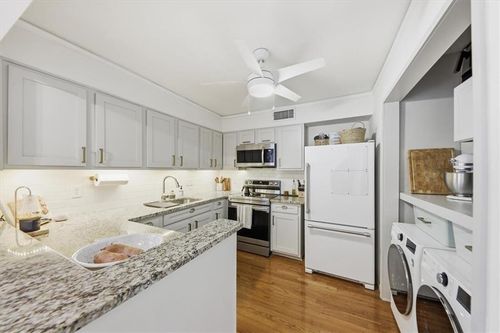 133 Woodmere Sq Nw, Atlanta, GA, 30327-4034 | Card Image