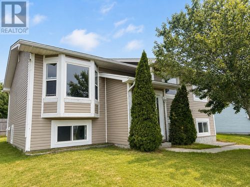17 Harrington Dr, St. John's, NL, A1E5V7 | Card Image
