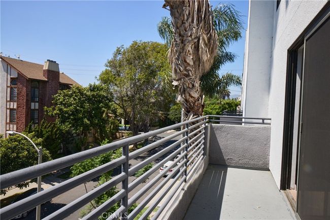 APT-302 - 2110 S Bentley Ave, Condo with 2 bedrooms, 2 bathrooms and 2 parking in LOS ANGELES CA | Image 13