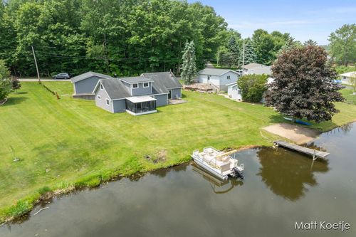 4410 Delaware Rd, Fremont, MI, 49412-9755 | Card Image