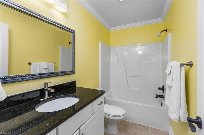 Full Guest Bath | Image 36