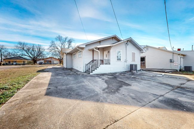 407 W Main St, House other with 3 bedrooms, 1 bathrooms and null parking in Whitesboro TX | Image 32