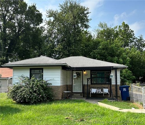 1607 Kehoe Ln, Jeffersonville, IN, 47130-4635 | Card Image