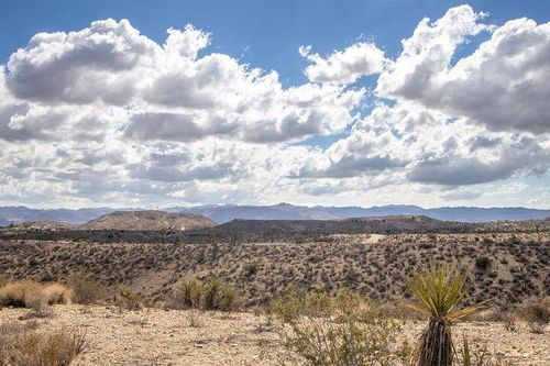 57352 Sunflower Dr, Yucca Valley, CA, 92284 | Card Image