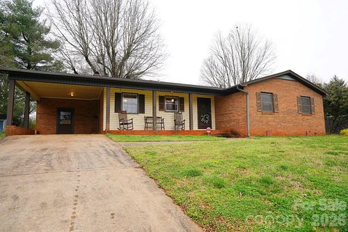 915 Woods Dr, Statesville, NC, 28677-3445 | Card Image