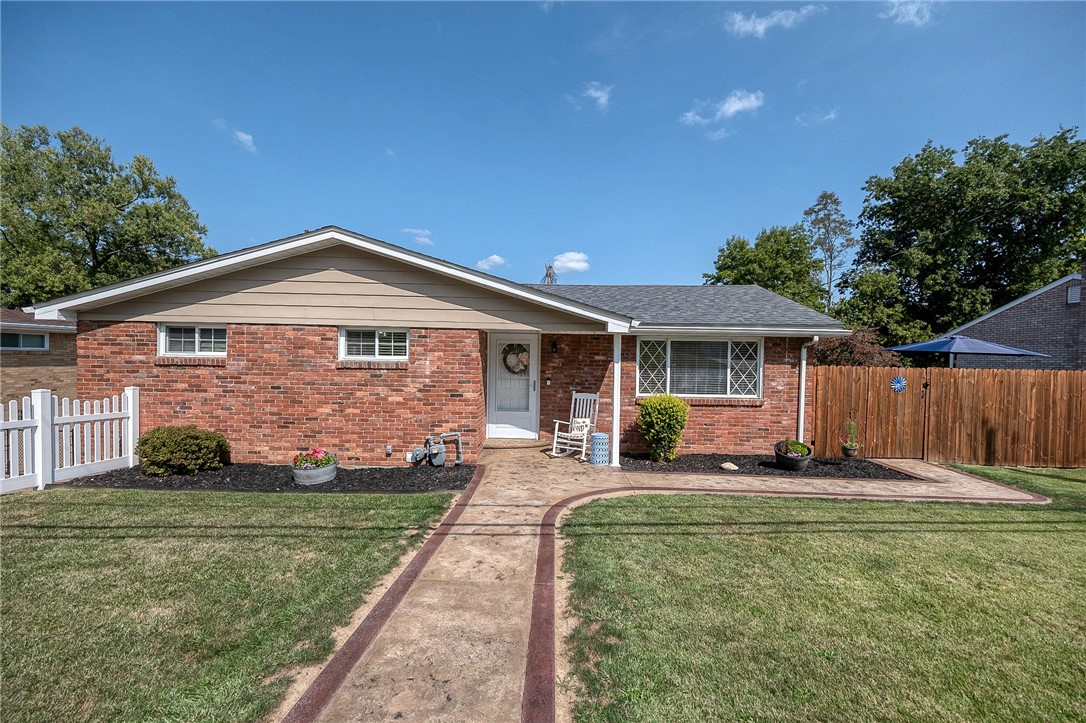 HI Ridge Dr, Irwin, PA 15642