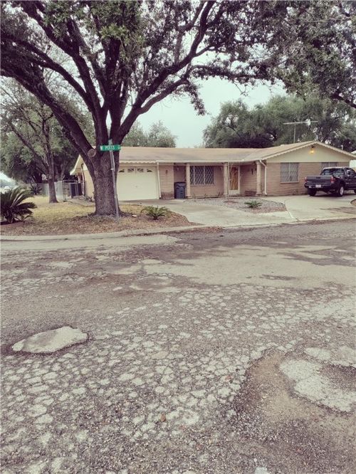 332 W Potts St, Falfurrias, TX, 78355-4820 | Card Image
