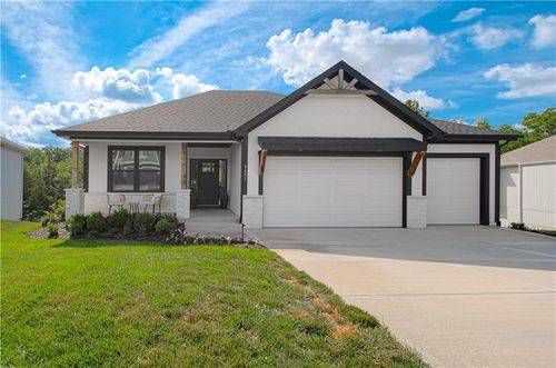 8497 Primrose St, De Soto, KS, 66018-7126 | Card Image