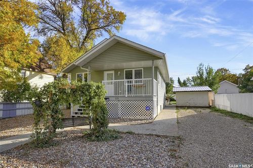 135 Coteau St E, Moose Jaw, SK, S6H4T6 | Card Image