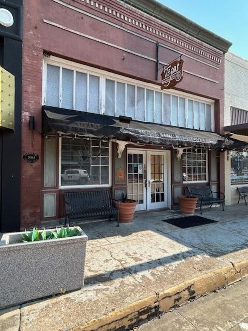 112 W Grand St, Whitewright, TX, 75491-2139 | Card Image