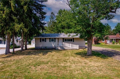 2067 Bigelow St, Akron, OH, 44314-2519 | Card Image