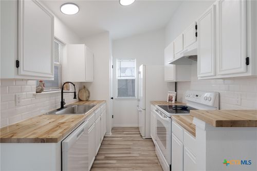 2811 Armadillo Dr, Killeen, TX, 76549-8542 | Card Image