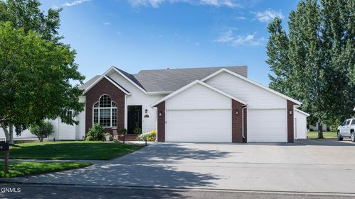 4809 Harbor Trl Se, Mandan, ND, 58554-7952 | Card Image