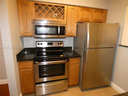 apt-204-2810 N Oakland Forest Dr, Oakland Park, FL, 33309-7608 | Card Image