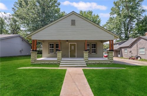 832 S Hickory St, Ottawa, KS, 66067-2914 | Card Image