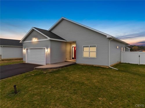 241 Bloomfield St, Baldwinsville, NY, 13027-3463 | Card Image