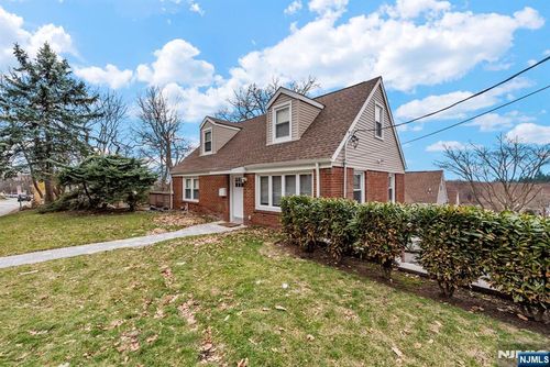 755 Oak St, Ridgefield, NJ, 07657-1835 | Card Image