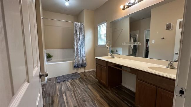 Primary Bathroom | Image 10