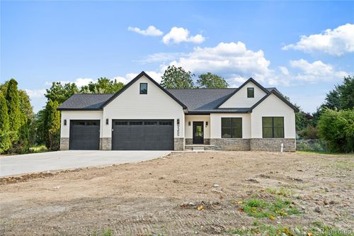 9355 Highland Dr, Grosse Ile, MI, 48138-1214 | Card Image