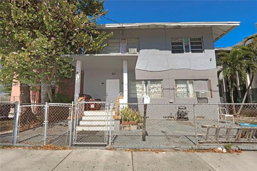 767 Sw 2nd St, Miami, FL, 33130-2305 | Card Image