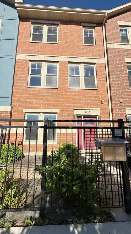3232 S Shields Ave, Chicago, IL, 60616-3602 | Card Image