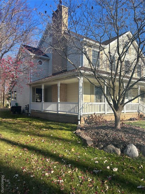 720 Arlington Cir, Marysville, MI, 48040-2504 | Card Image