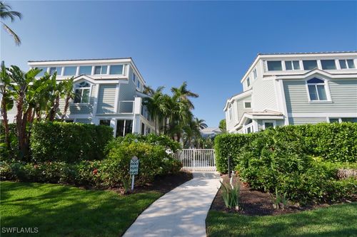 2-640 2nd St S, NAPLES, FL, 34102-8625 | Card Image