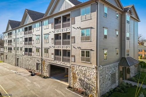 106 Montgomery St, Bloomfield, NJ, 07003-6577 | Card Image