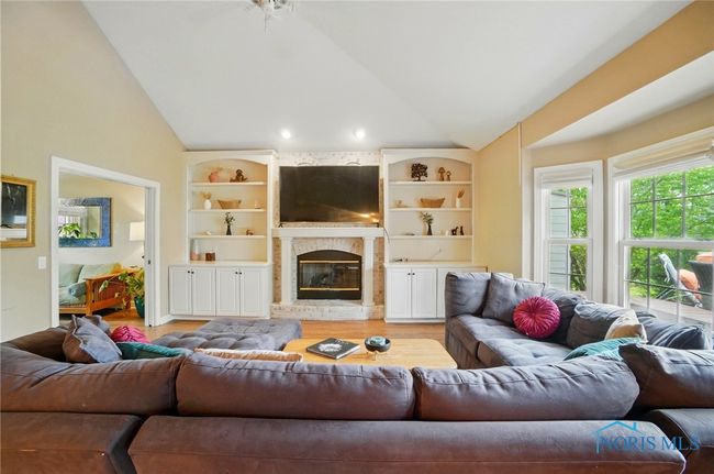 Family Room with built ins | Image 13