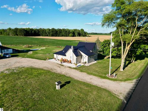 4266 W River Rd, Mount Pleasant, MI, 48858-9639 | Card Image