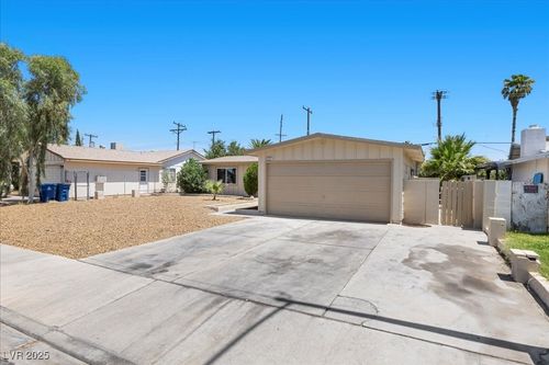 2132 Jeanne Dr, Las Vegas, NV, 89108-3121 | Card Image