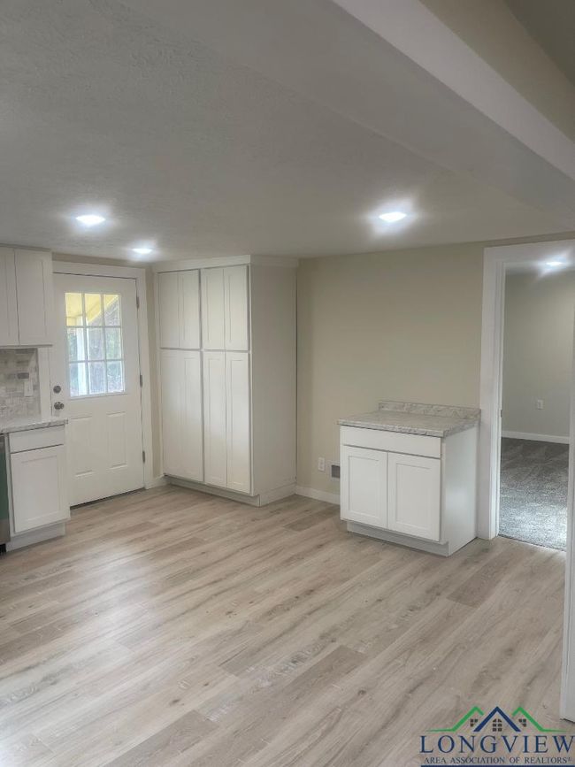 338 E Peters St, House other with 3 bedrooms, 2 bathrooms and null parking in De Kalb TX | Image 19