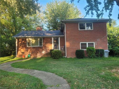 8 Riverdale Dr, Hampton, VA, 23666-3520 | Card Image