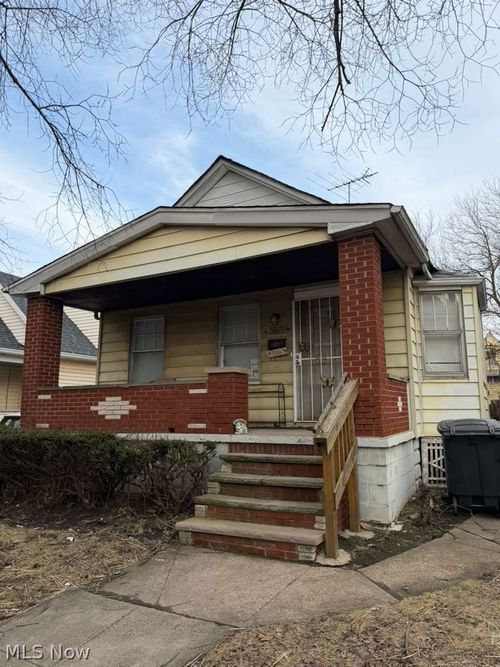 3535 E 81st St, Cleveland, OH, 44105-1525 | Card Image