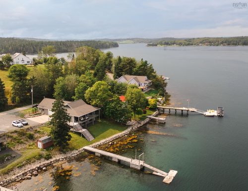 216 Hebb St, Lunenburg, NS, B0J2C0 | Card Image