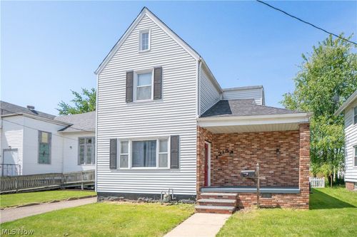 215 8th St Sw, Massillon, OH, 44647-6421 | Card Image