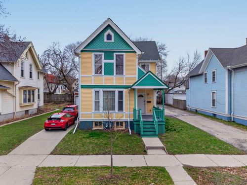 2330 N Palmer St, Milwaukee, WI, 53212-3245 | Card Image