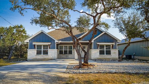 986 Paradise Dr, Canyon Lake, TX, 78133-5687 | Card Image