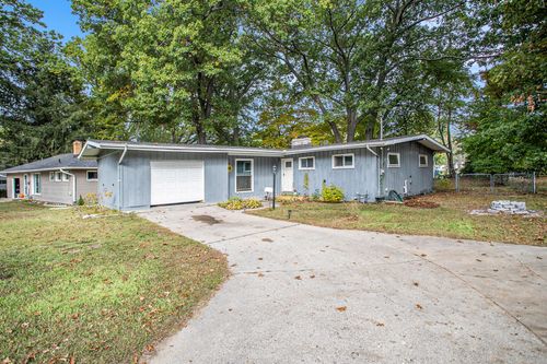 317 Country Club Ter, Battle Creek, MI, 49015-4655 | Card Image